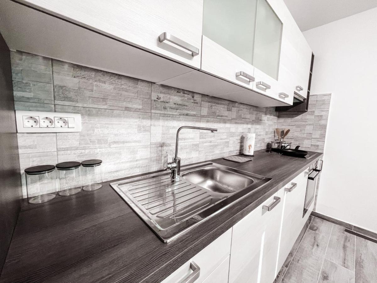 Riad Apartments Premium Згорнье-Шкофье Экстерьер фото