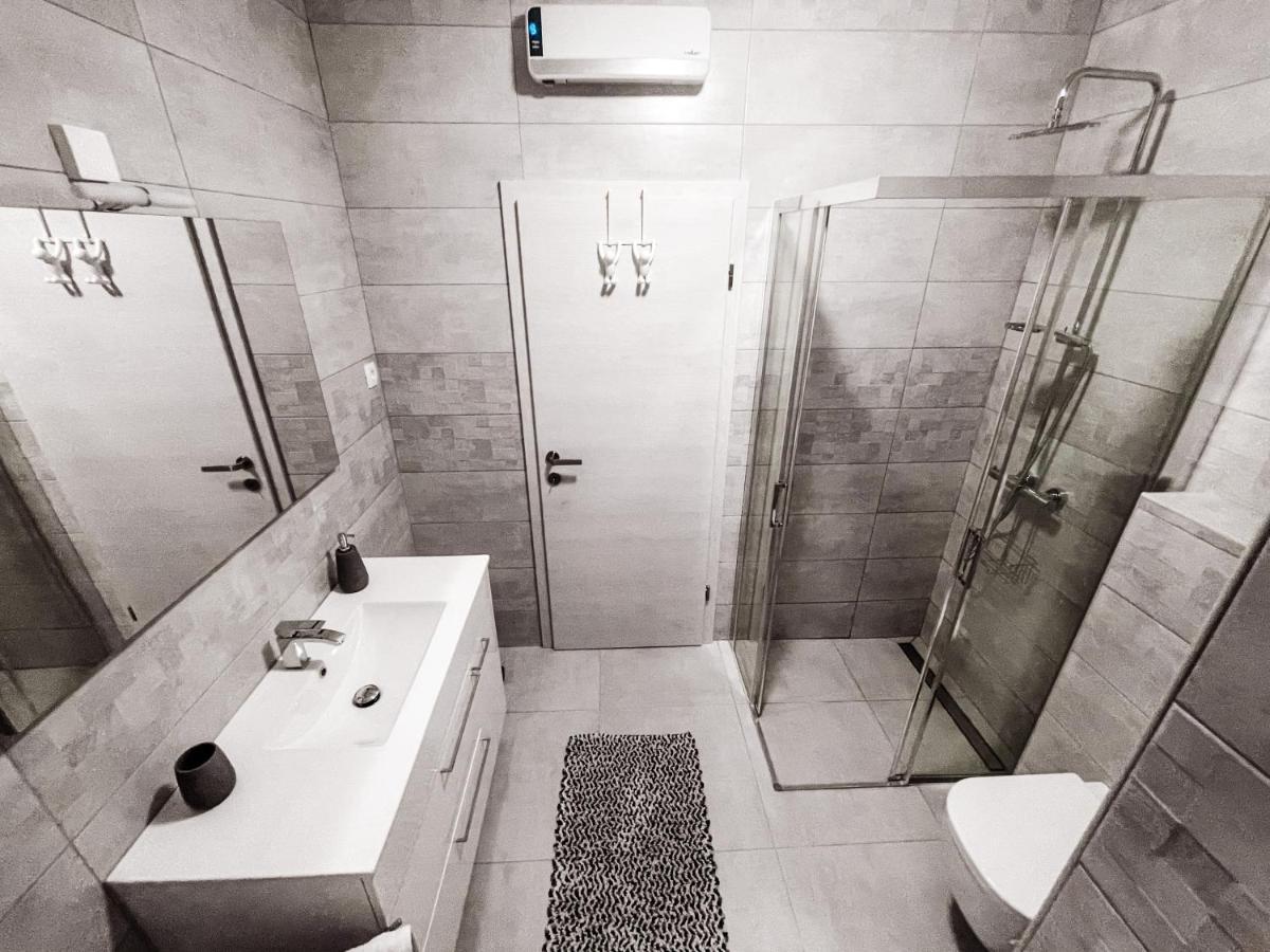 Riad Apartments Premium Згорнье-Шкофье Экстерьер фото